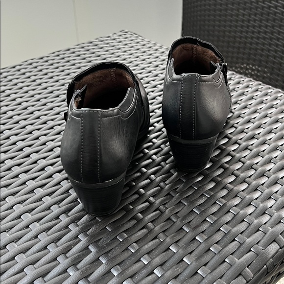 Classic Black Leather ladies short boots - Picture 3 of 5